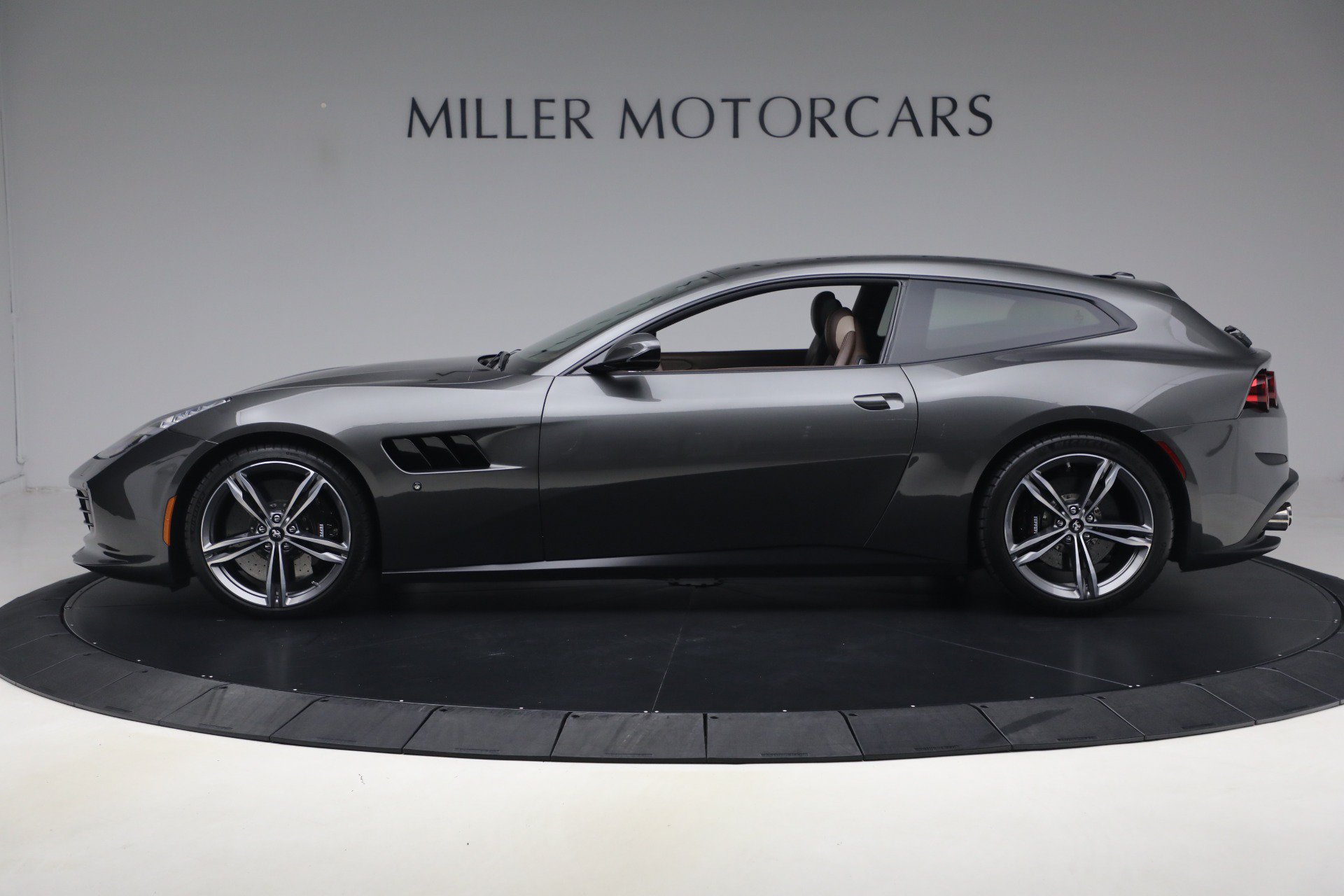Certified 2019 Ferrari GTC4Lusso AWD/4WD image 4
