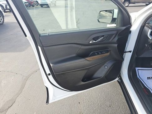 Used 2023 GMC Acadia SLE w/ Driver Convenience Package image 33