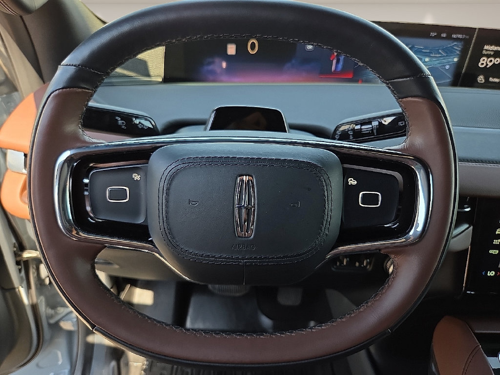 Used 2025 Lincoln Navigator Reserve AWD/4WD image 16