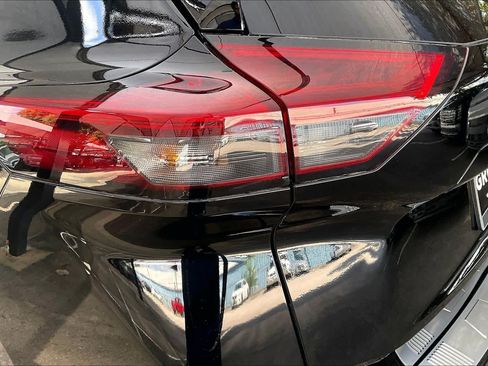 Used 2024 Nissan Rogue SL w/ SL Premium Package AWD/4WD image 28