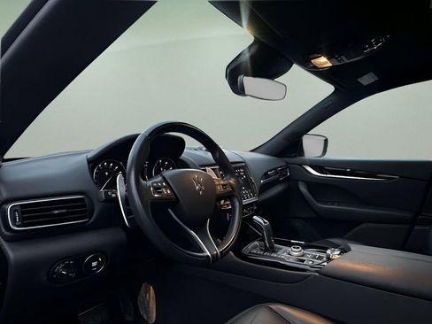 Used 2023 Maserati Levante Modena image 10