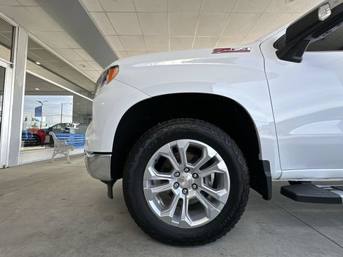 Used 2025 Chevrolet Silverado 1500 LTZ w/ LTZ Premium Package AWD/4WD image 31