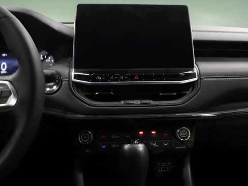 Certified 2023 Jeep Compass Latitude w/ Sun and Sound Group AWD/4WD image 18