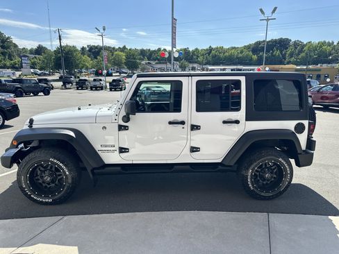 Used 2017 Jeep Wrangler Unlimited Sport w/ Quick Order Package 24S AWD/4WD image 5