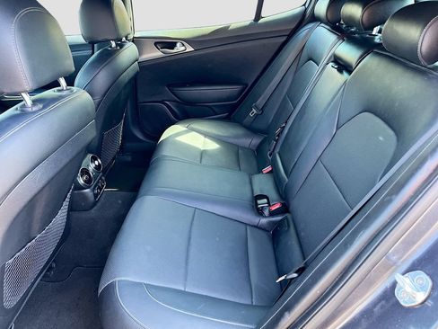 Used 2022 Kia Stinger GT1 RWD image 25