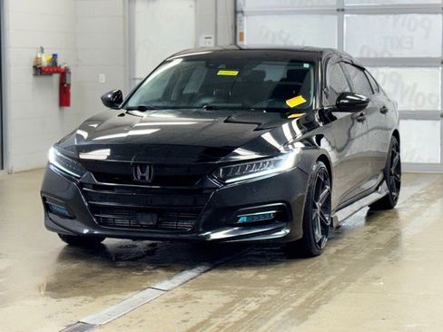 Used 2018 Honda Accord Touring image 3