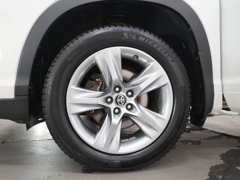 Used 2017 Toyota Highlander Limited AWD/4WD image 35