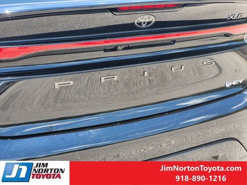 Used 2024 Toyota Prius XLE FWD image 11