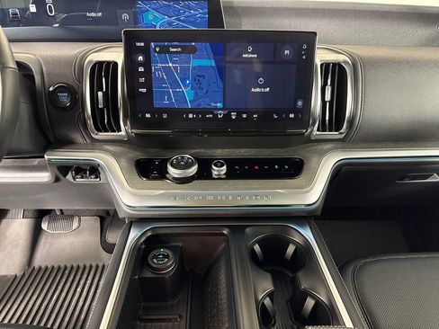 Certified 2025 Ford Expedition Platinum image 30