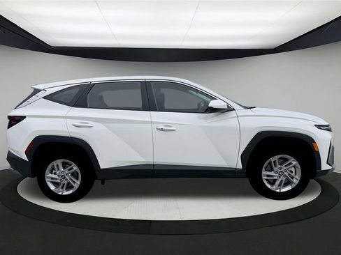 New 2026 Hyundai Tucson SE image 9