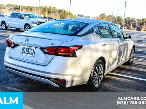Used 2024 Nissan Altima 2.5 SV image 5