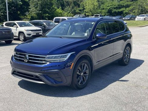 Certified 2023 Volkswagen Tiguan SE FWD image 3
