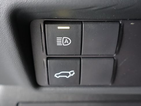 Used 2022 Toyota Highlander XLE AWD/4WD image 21