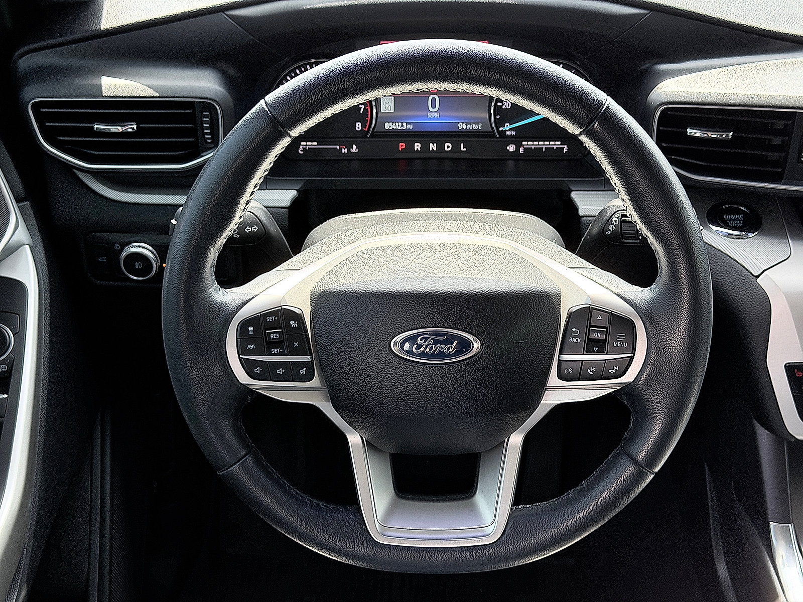 Used 2022 Ford Explorer XLT w/ Equipment Group 202A AWD/4WD image 25