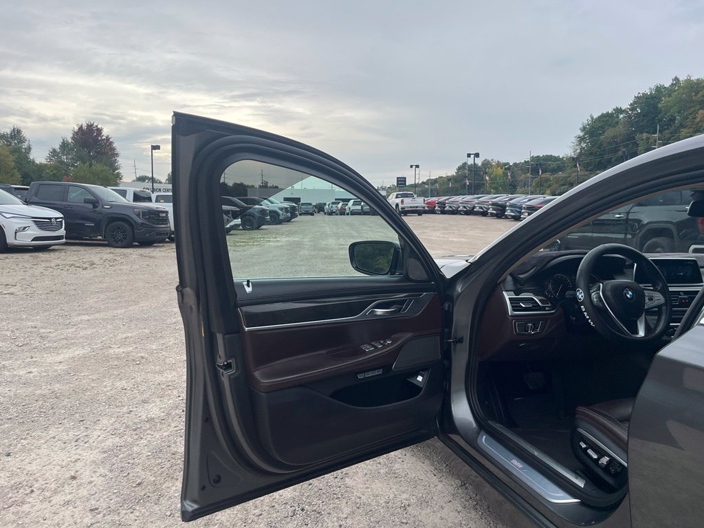 Used 2016 BMW 740i RWD image 15