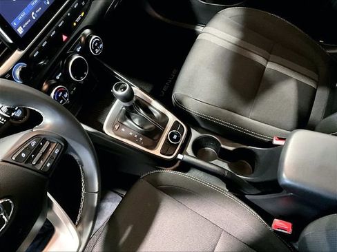 Used 2025 Hyundai Venue SEL image 15