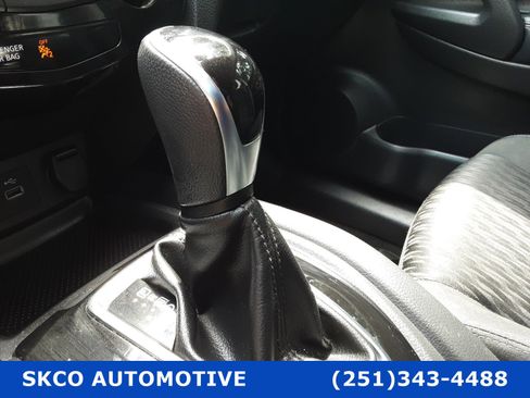 Used 2018 Nissan Rogue SV image 23