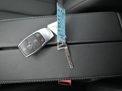 Used 2025 Mercedes-Benz EQB 250+ w/ Winter Package image 20