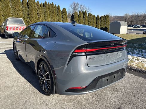 Used 2023 Toyota Prius XLE image 6