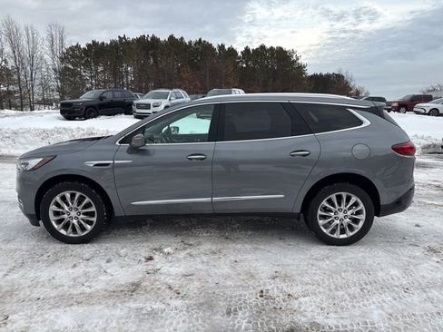 Used 2020 Buick Enclave Essence image 9