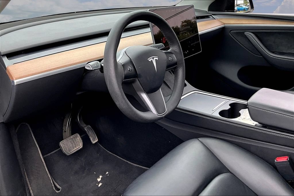 Used 2024 Tesla Model Y Long Range AWD/4WD image 16