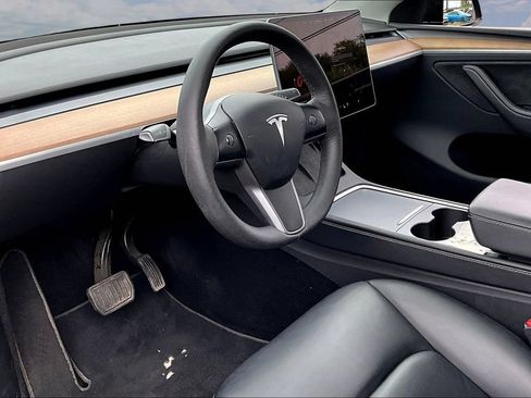 Used 2024 Tesla Model Y Long Range AWD/4WD image 16