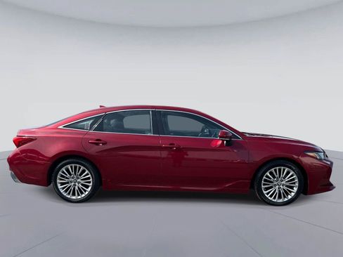 Used 2019 Toyota Avalon Limited FWD image 2