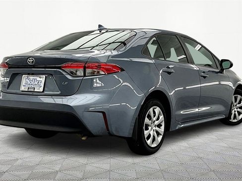 Used 2025 Toyota Corolla LE image 2
