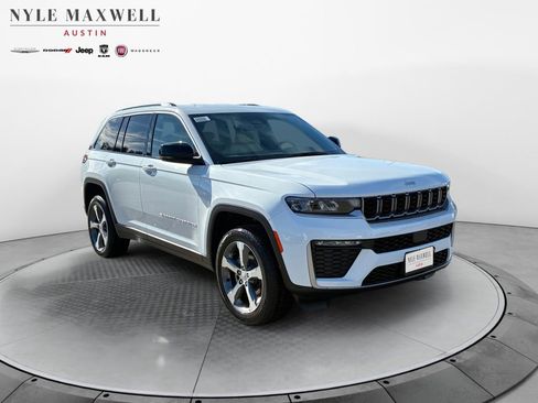 New 2026 Jeep Grand Cherokee Limited RWD image 2