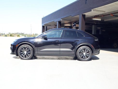 Certified 2024 Porsche Macan 4 Electric image 2