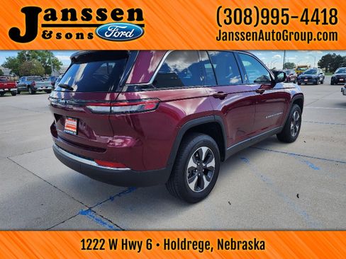 Used 2023 Jeep Grand Cherokee 4WD 4xe image 6