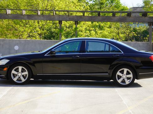 Used 2010 Mercedes-Benz S 550 4MATIC image 6