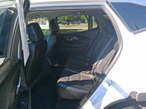 Used 2024 GMC Terrain SLT AWD/4WD image 18