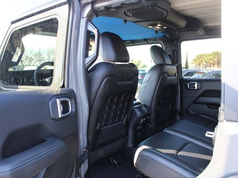 Used 2023 Jeep Wrangler Unlimited Rubicon 4xe image 34