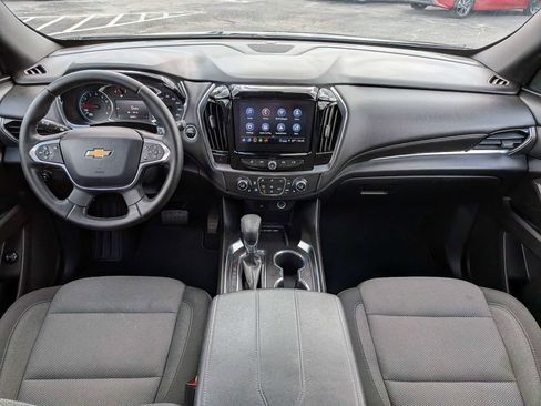 Used 2023 Chevrolet Traverse LT FWD image 2