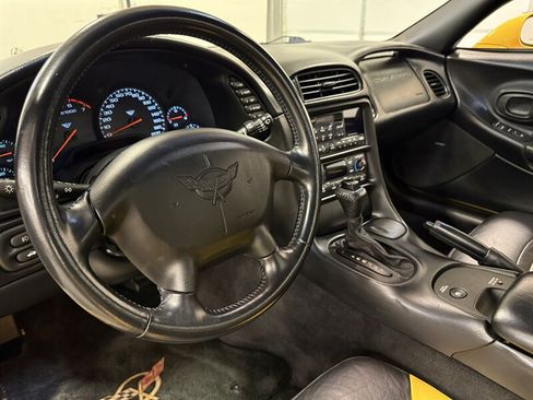 Used 2002 Chevrolet Corvette Convertible w/ Preferred Equipment Group2 RWD image 15