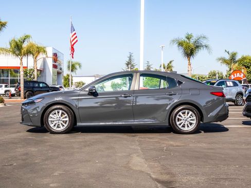 Used 2026 Toyota Camry LE AWD/4WD image 4