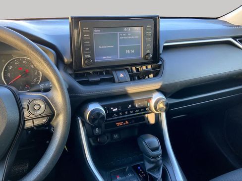 Used 2019 Toyota RAV4 LE FWD image 6