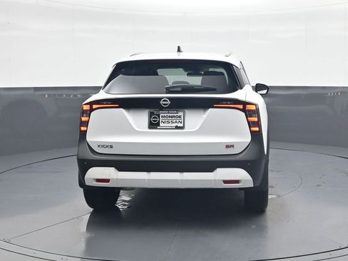 New 2026 Nissan Kicks SR FWD image 6