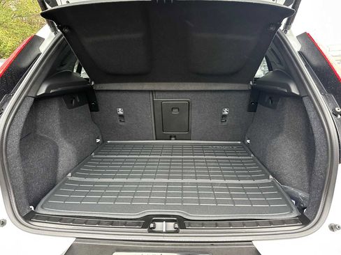 Used 2025 Volvo XC40 B5 Core w/ Protection Package Premier image 14