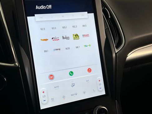 Used 2024 Ford Edge Titanium image 19