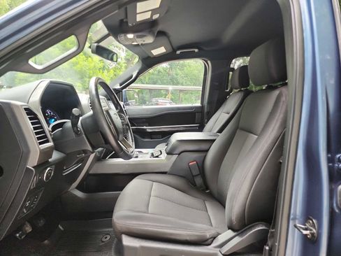 Used 2018 Ford Expedition XLT image 19