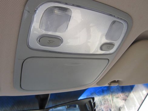 Used 2008 Kia Rondo LX w/ Convenience Pkg image 27