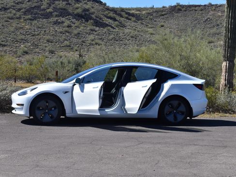 Used 2018 Tesla Model 3 Long Range AWD/4WD image 7