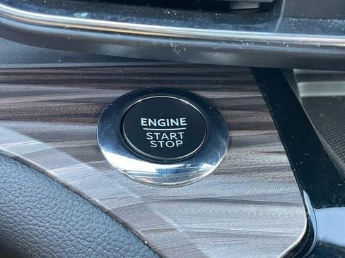 Used 2023 Ford Explorer Limited image 16