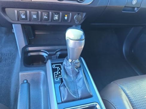 Used 2017 Toyota Tacoma Limited image 15