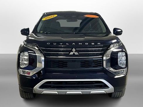 Used 2022 Mitsubishi Outlander SE image 2