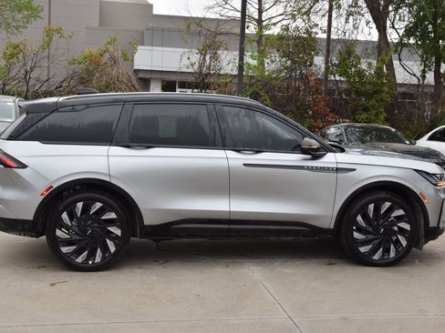 New 2026 Lincoln Nautilus Reserve w/ Jet Appearance Package AWD/4WD image 12