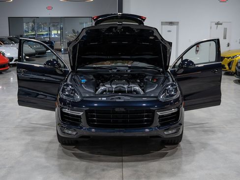 Used 2016 Porsche Cayenne Turbo S w/ Premium Package Plus image 42