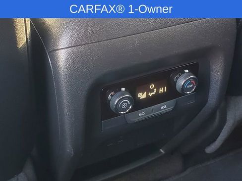 Used 2025 Chevrolet Traverse LT image 31